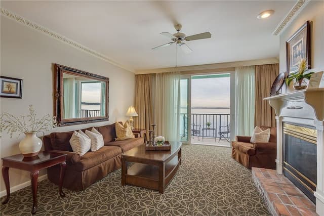 Room, 1 King Bed (River Suite 204)