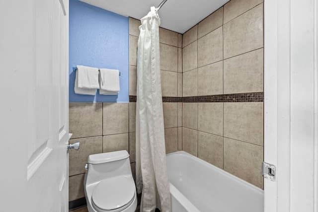 Superior Single Room, 1 Queen Bed, Smoking