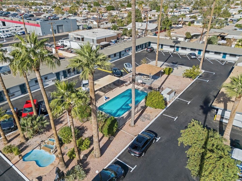 American Executive Inn4