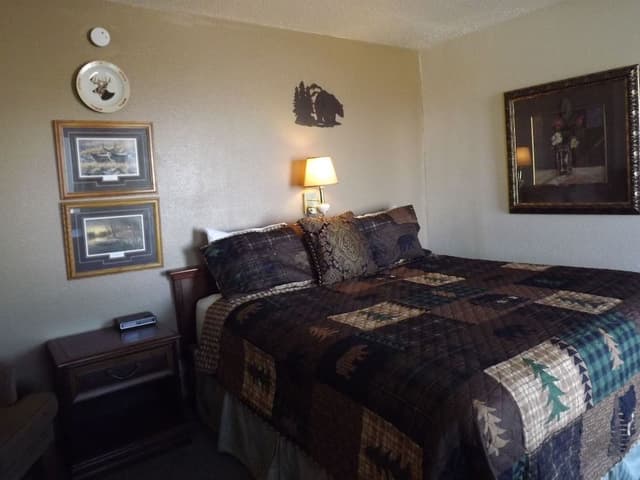 1 King Bed, Hill View, Ground Floor