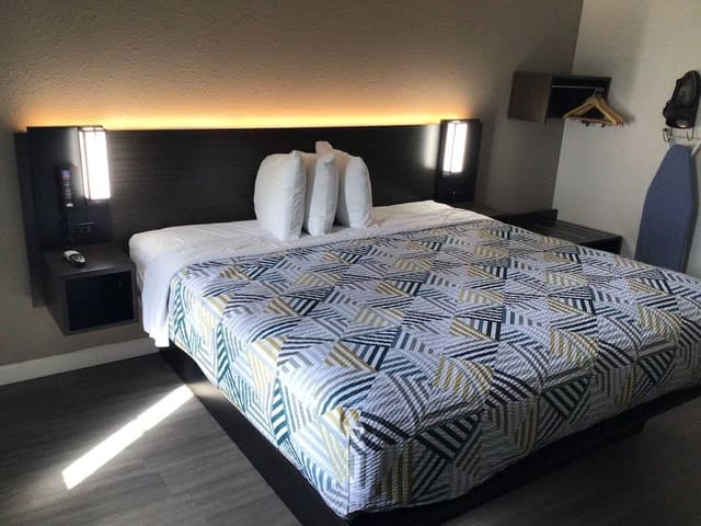 Standard Room, 1 King Bed, Non Smoking