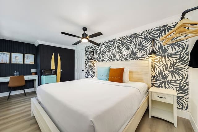 Standard Room, 1 King Bed, Private Bathroom (Self check-in)
