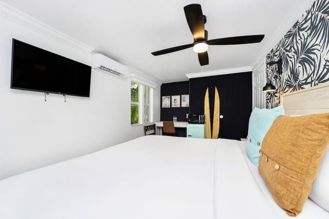 Standard Room, 1 King Bed, Private Bathroom (Self check-in)