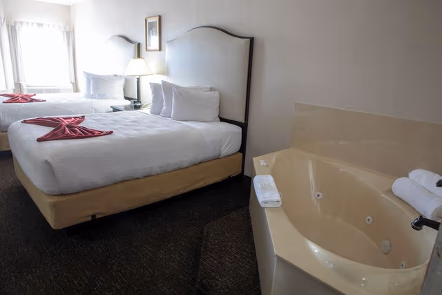 Deluxe Room, 2 Queen Beds, Jetted Tub