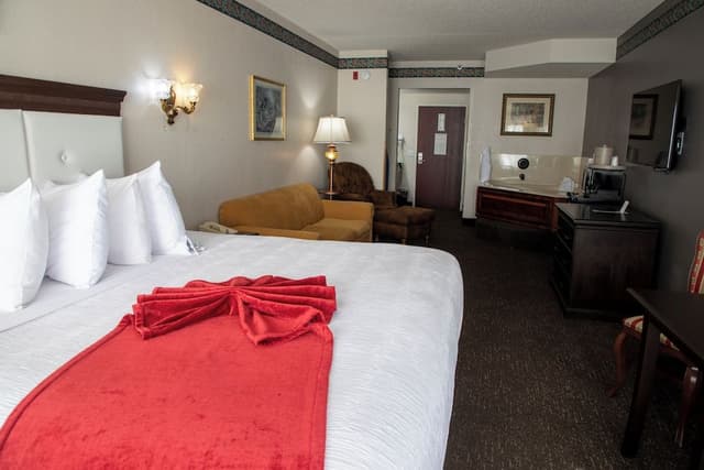 King Suite with Jetted Tub