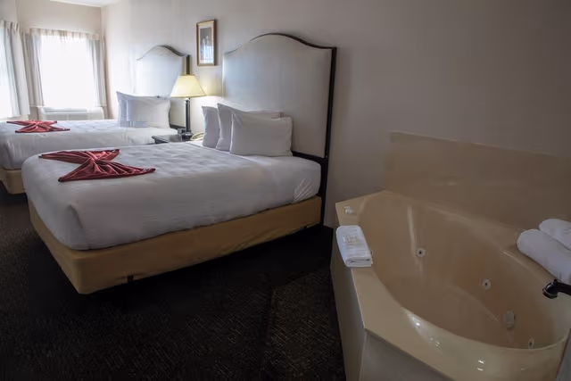 Deluxe Room, 2 Queen Beds, Jetted Tub