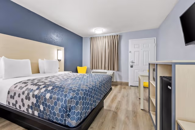 Standard Room, 1 Queen Bed