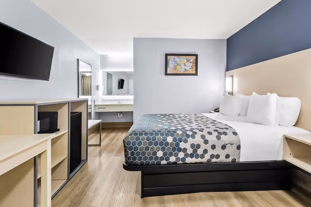 Standard Room, 1 King Bed