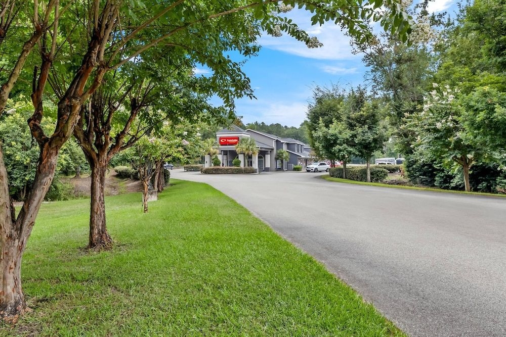 ECONO LODGE INN & SUITES CAYCE3