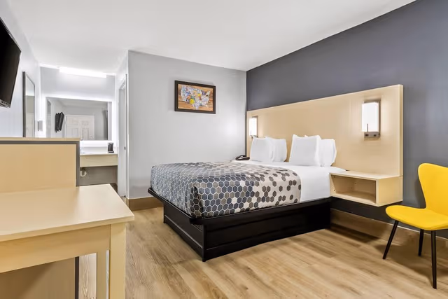 Standard Room, 1 Queen Bed