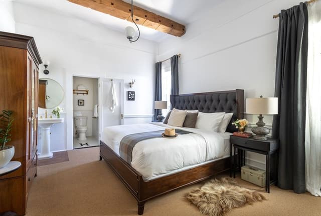 Deluxe Room, 1 King Bed (Holbrooke King)