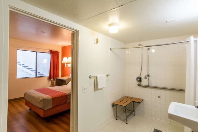 Deluxe Room, 1 Queen Bed, Non Smoking, Kitchenette