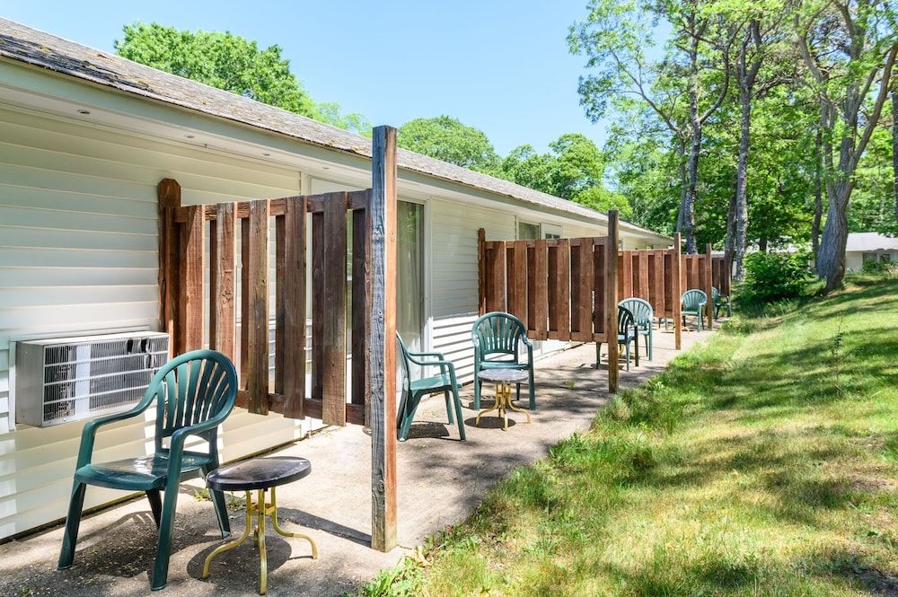 Blue Dolphin Inn0