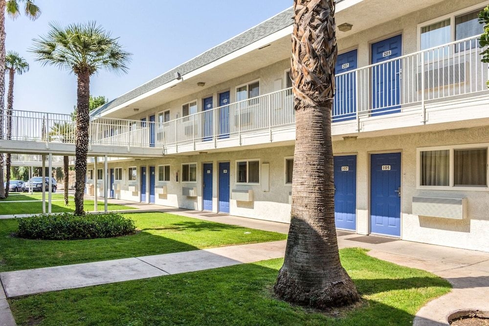 Motel 6 Bakersfield East4