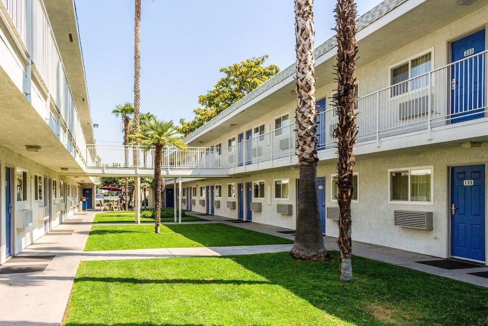 Motel 6 Bakersfield East1