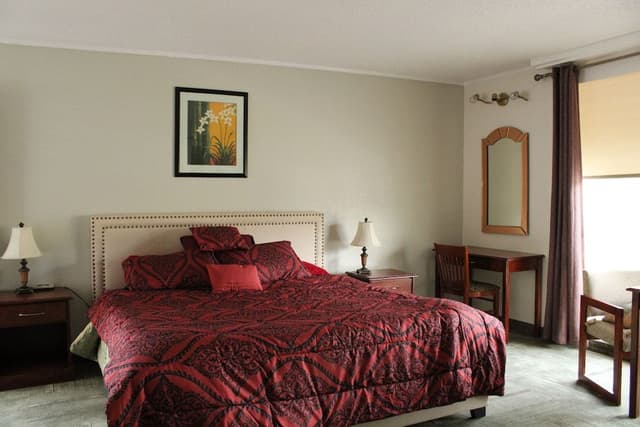 Standard Room, 1 Queen Bed (Newly remodeled bathrooms)