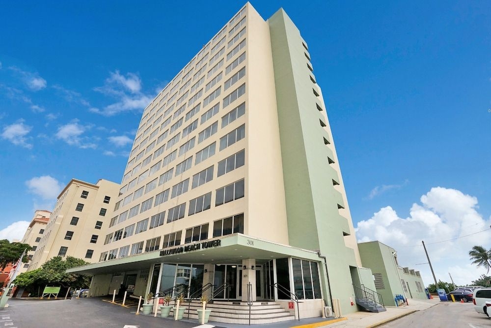 Hollywood Beach Tower0