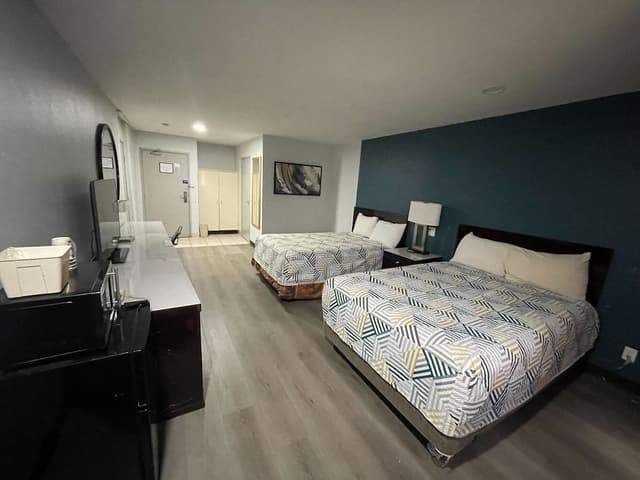 2 Double Beds, Accessible