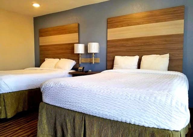 Deluxe Room, 2 Queen Beds, Smoking