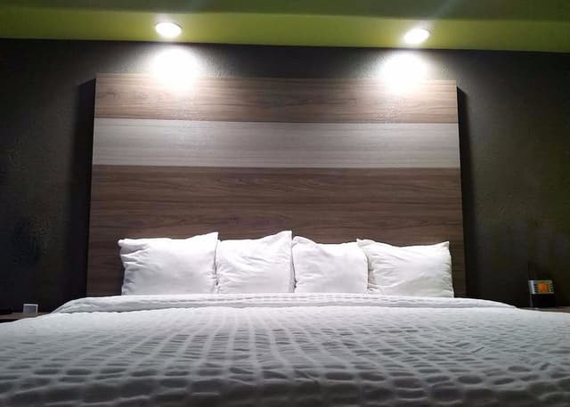 Deluxe Room, 1 King Bed, Non Smoking