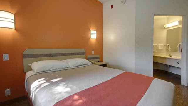 Standard Room, 1 Queen Bed, Non Smoking