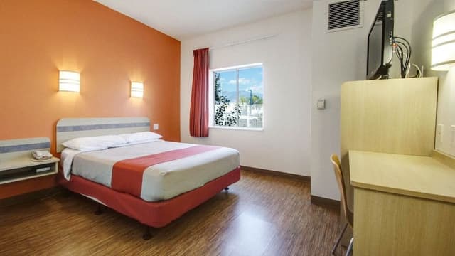 Standard Room, 1 Queen Bed, Non Smoking