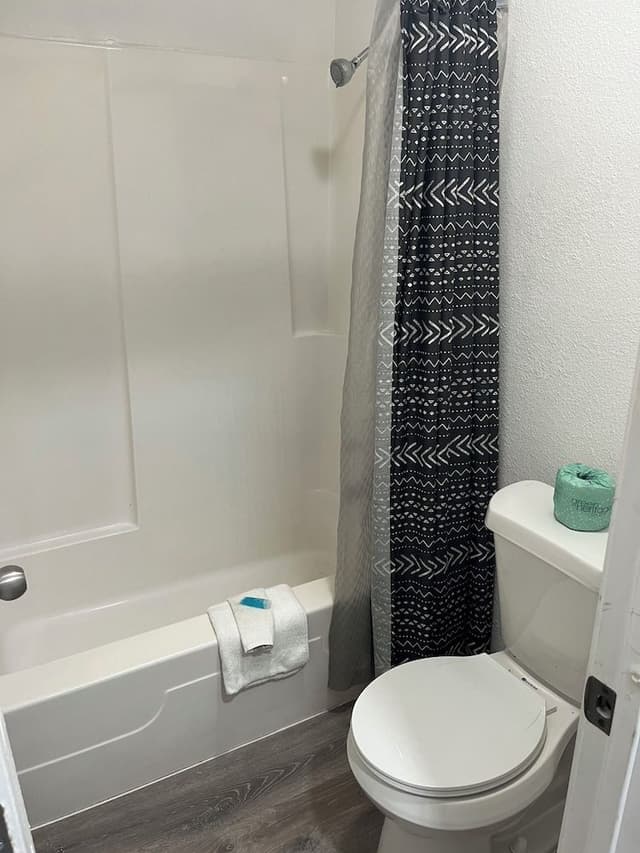 Single Room, 1 King Bed, Non Smoking, Refrigerator & Microwave