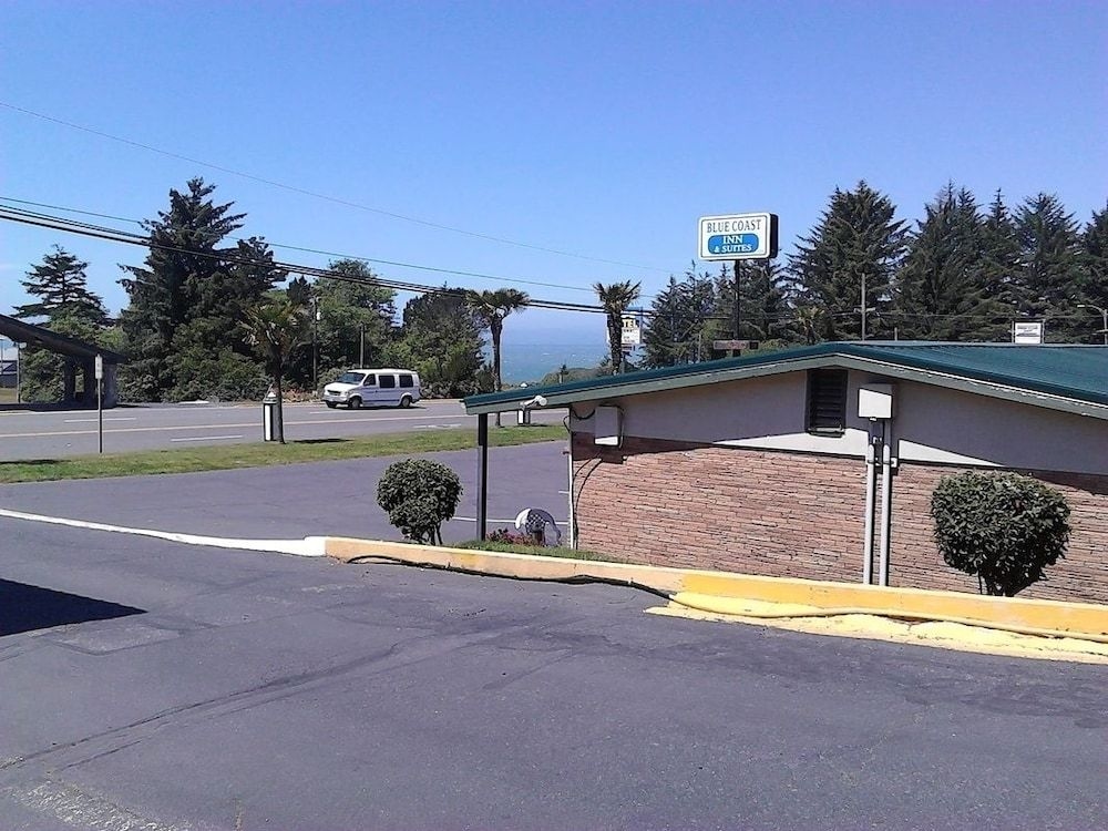 Blue Coast Inn and Suites3