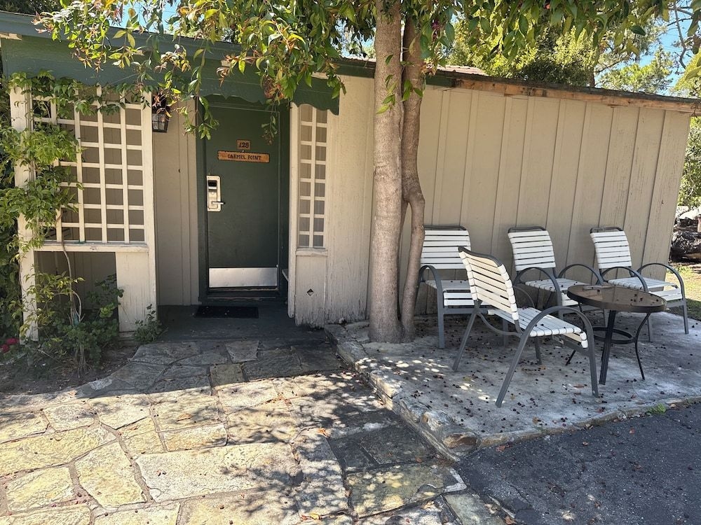 Carmel Resort Inn0