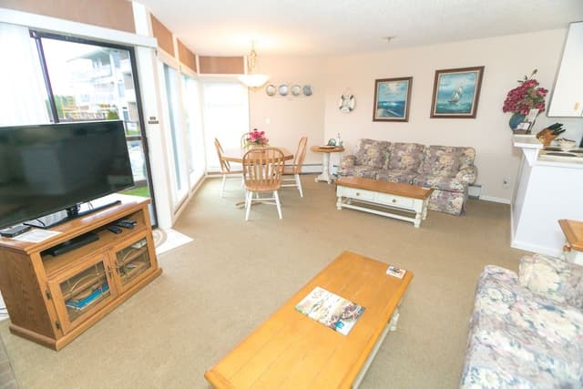 Signature Room, 1 King Bed with Sofa bed, Kitchen, Pool View (1 Bedroom Unit- Room 105-No Pets)