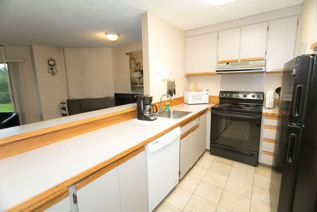 Deluxe Room, Multiple Beds, Kitchen, Pool View (1 Bedroom Dlx Unit-Room 112-No Pets)