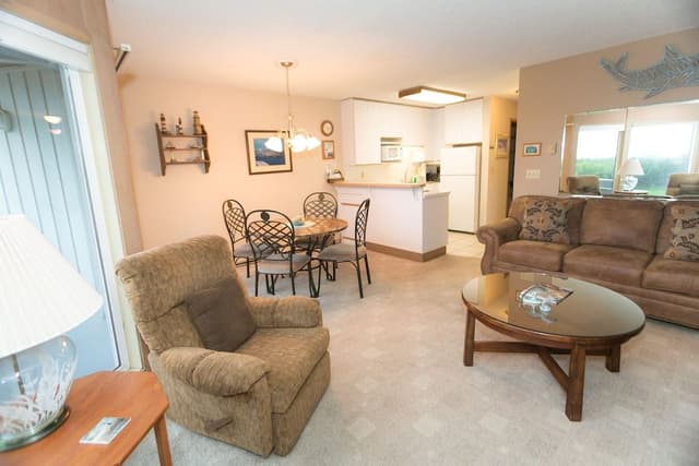 Signature Room, 1 King Bed with Sofa bed, Kitchen, Pool View (1 Bedroom Unit- Room 208-Pet Friendly)