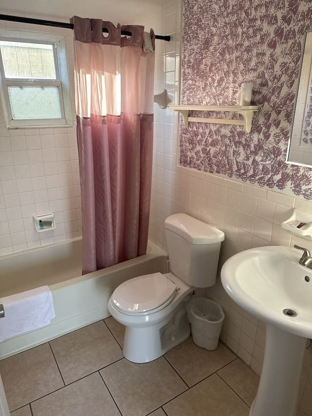 Economy Room