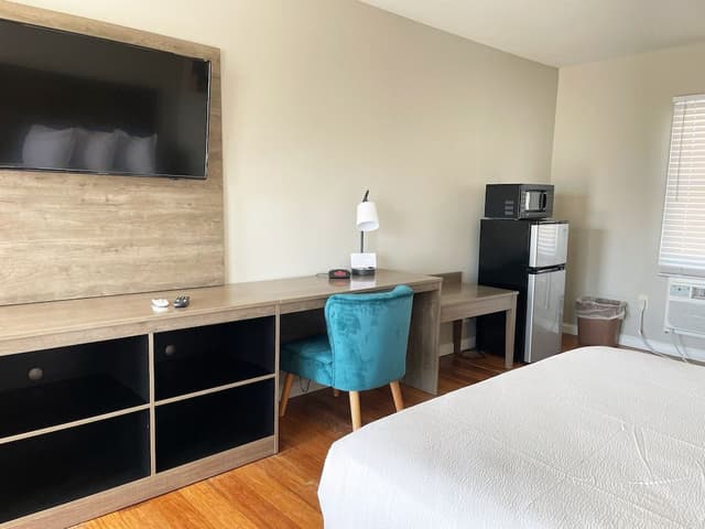 Deluxe Room, 1 King Bed