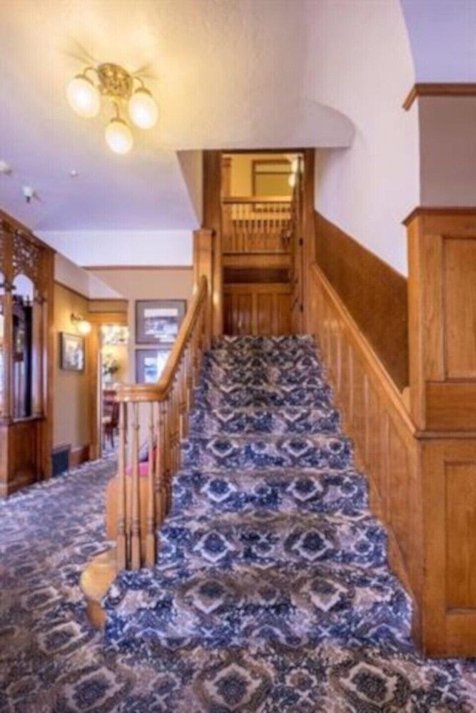 Pacific Grove Inn0