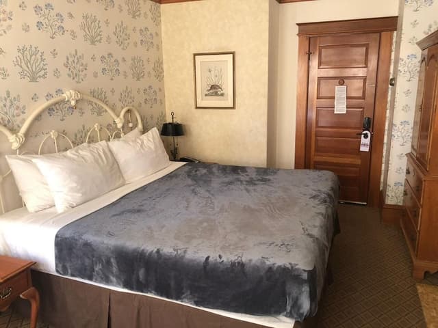 Standard Room, 1 King Bed