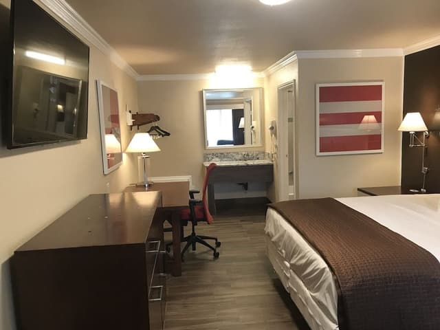 Standard Room, 1 King Bed