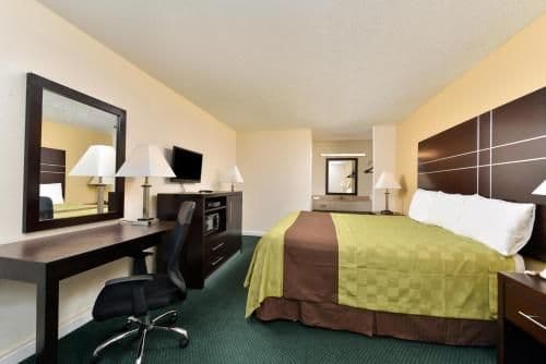 1 King Bed Non-Smoking