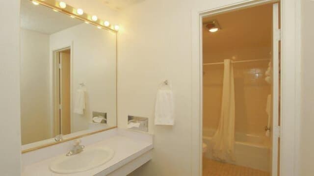 Traditional Room, 1 Queen Bed