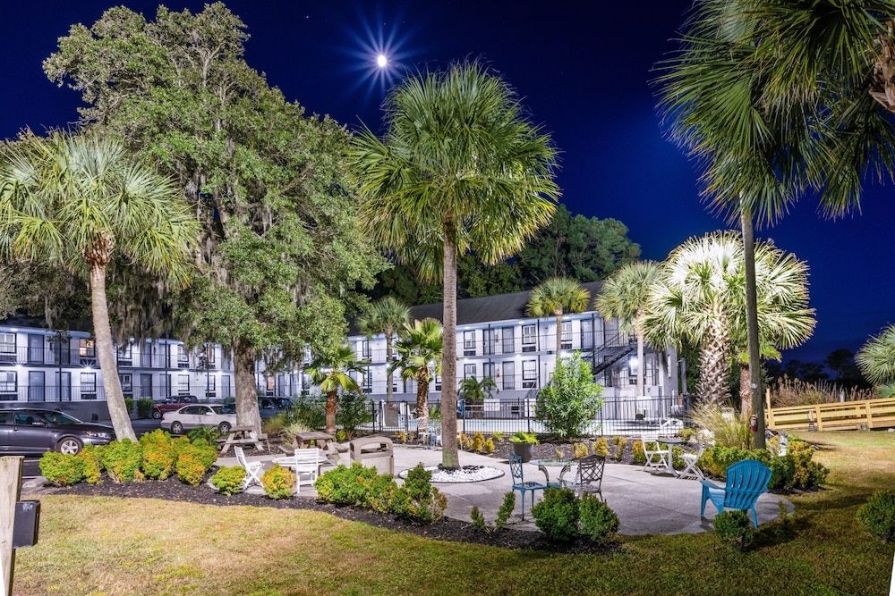Creekside Lands Inn3