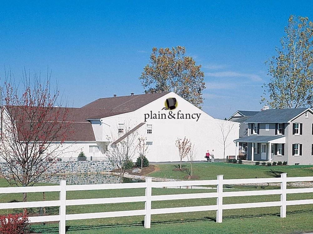 Amish View Inn and Suites3