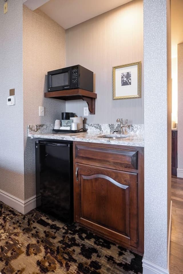 Deluxe Room, 2 Queen Beds, Bathtub, Garden View