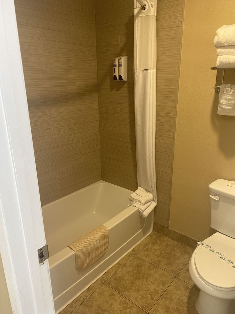 Americas Best Value Astoria Inn and Suites4