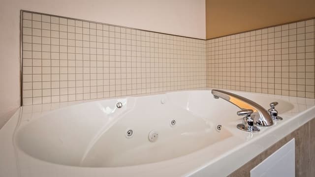Standard Room, 1 King Bed, Non Smoking, Jetted Tub