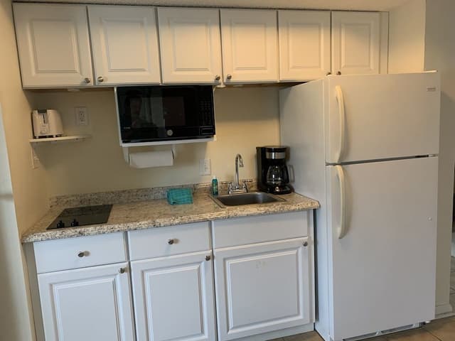 Condo, 2 Bedrooms (404)