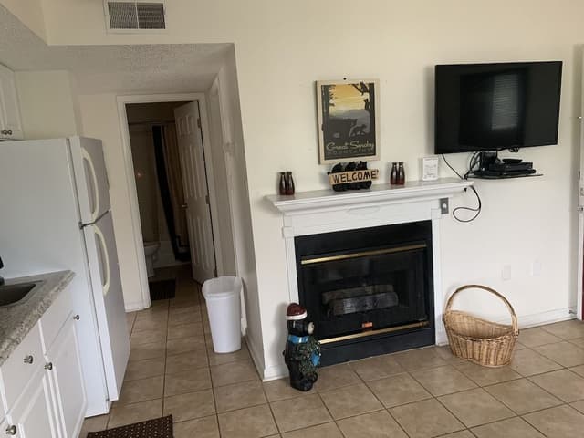 Condo, 2 Bedrooms (404)