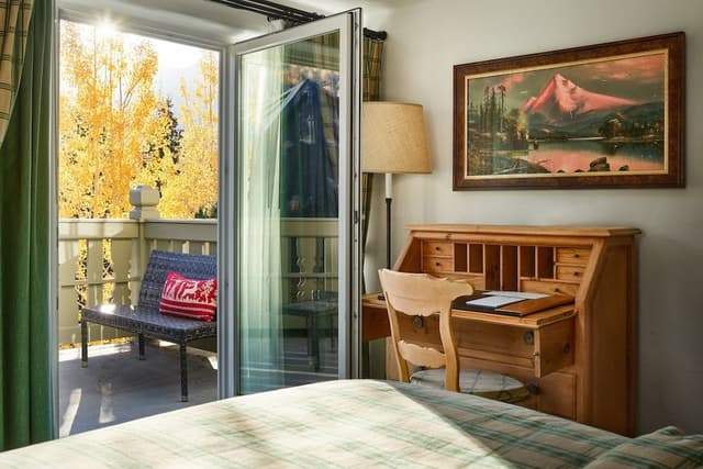 Castle Peak 2 Bedroom Suite 1 King and 2 Doubles