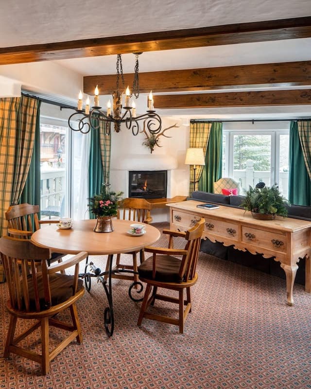 Bald Mountain 1 Bedroom Suite 1 King and Double Murphy