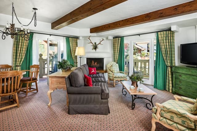 Bald Mountain 1 Bedroom Suite 1 King and Double Murphy