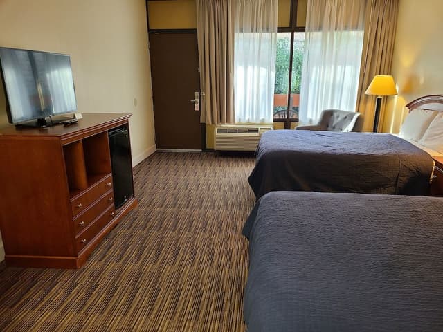 Double Room, 2 Double Beds (Wide Bay)